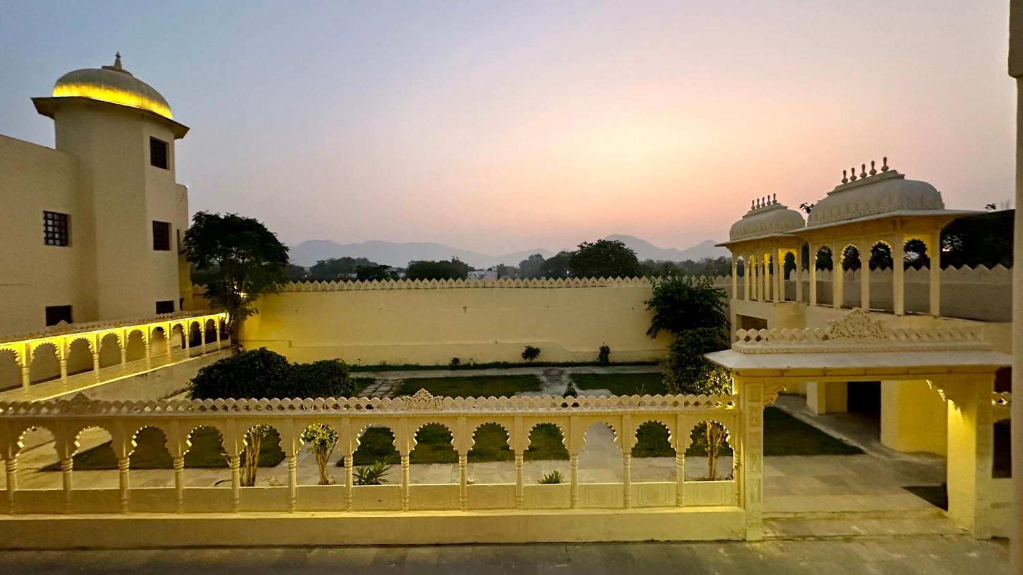 The Burj Resort Luxurious Stay Udaipur Eksteriør billede