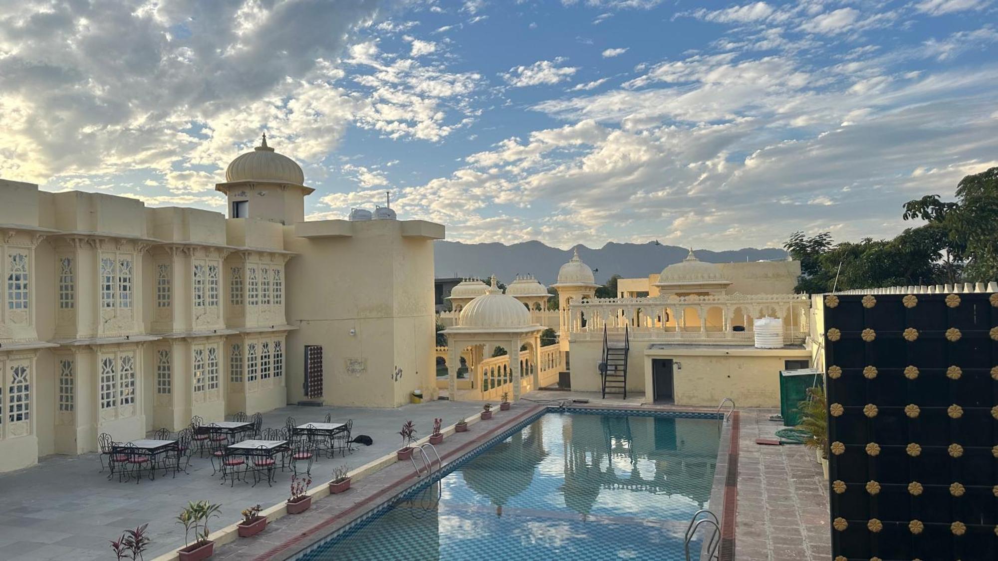 The Burj Resort Luxurious Stay Udaipur Eksteriør billede